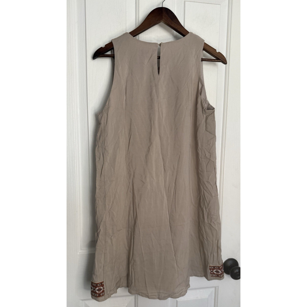 Hayden LA Women’s Medium Beige Sleeveless Boho Shift Dress Embroidered Hem - Picture 2 of 7